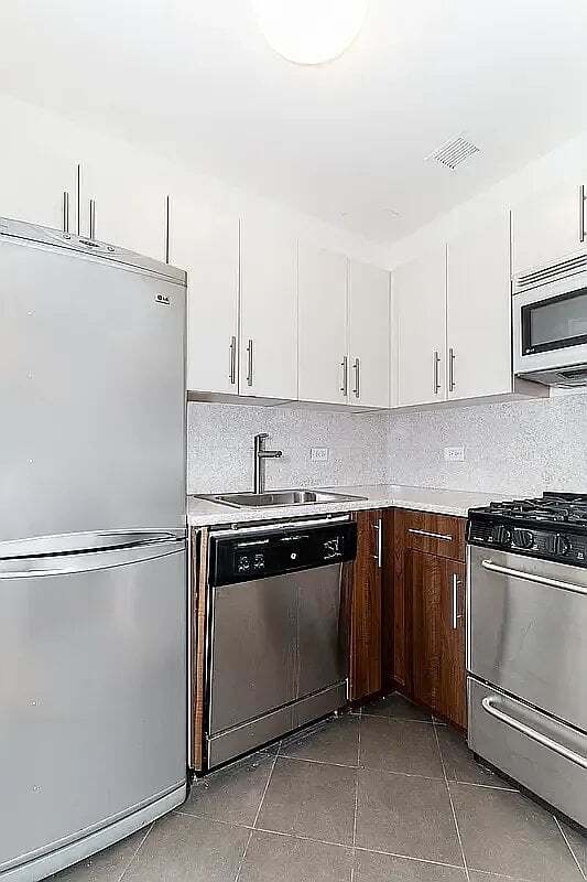 30 W 18th St Unit 11A