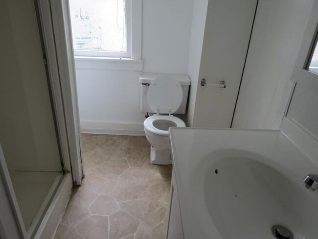 Photo - 606 W Elm St