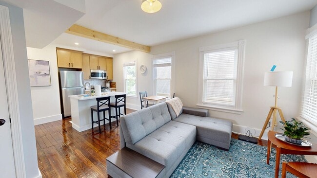 Building Photo - 69 Edwards St Unit 3