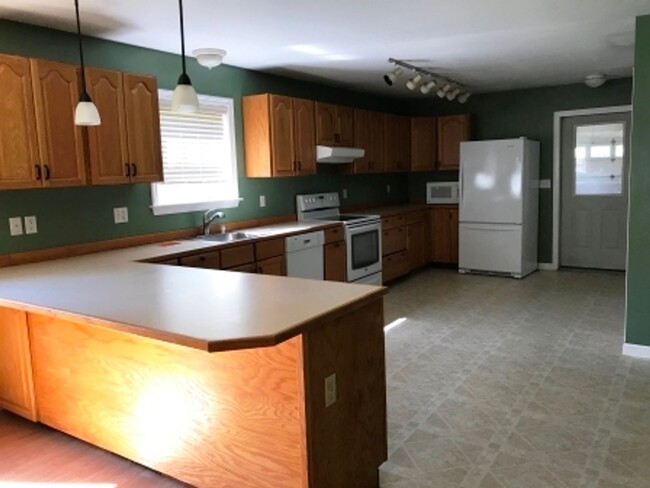 3 bedroom house at Sidney, Me - 3 bedroom house at Sidney, Me