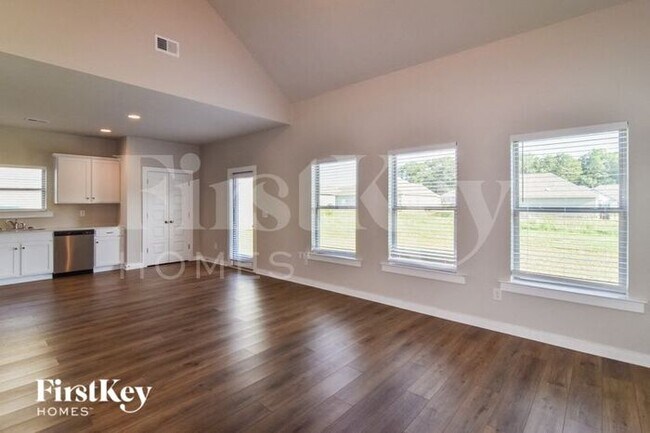 Photo - 135 Avalon Wy