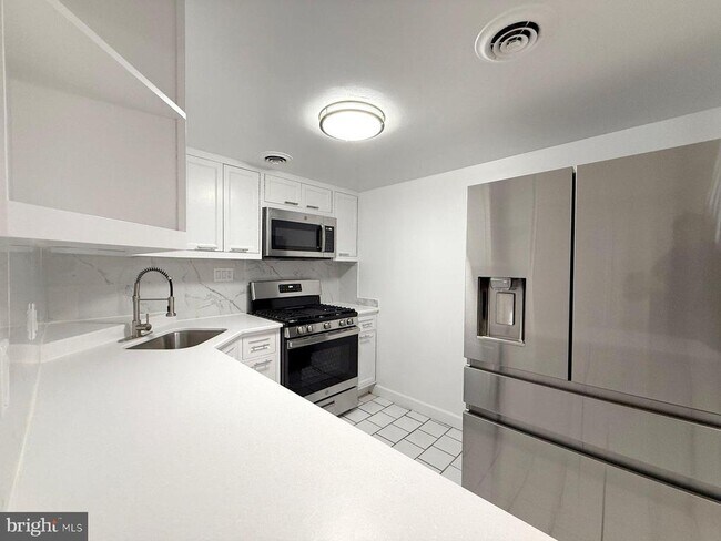 Photo - 606 Cooper Landing Rd Unidad B-3L