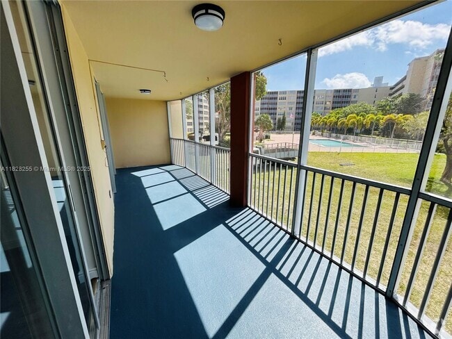 Building Photo - 1750 NE 191st St Unit 201-1 Rental