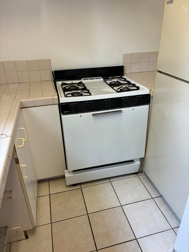 Building Photo - 1133 E Divisadero St Unit Apartment