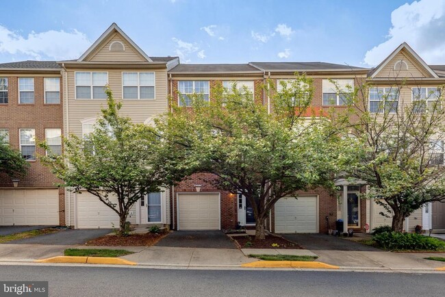 Photo - 45719 Paddington Station Terrace Townhome