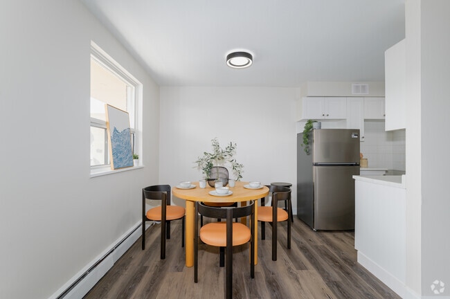 1 chambre, 1 salle de bain - 645 pi² - Salle à manger - Main Street Apartments
