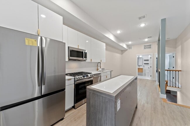Building Photo - 234 Webster Ave Unit 1L