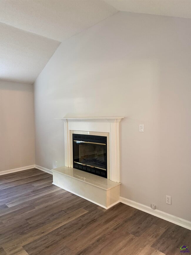 Photo - 107 Barrington Pl N