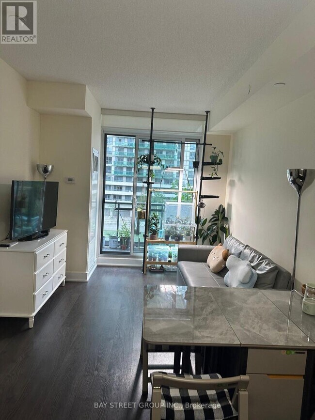 Photo - 30 Roehampton Ave Unit 417