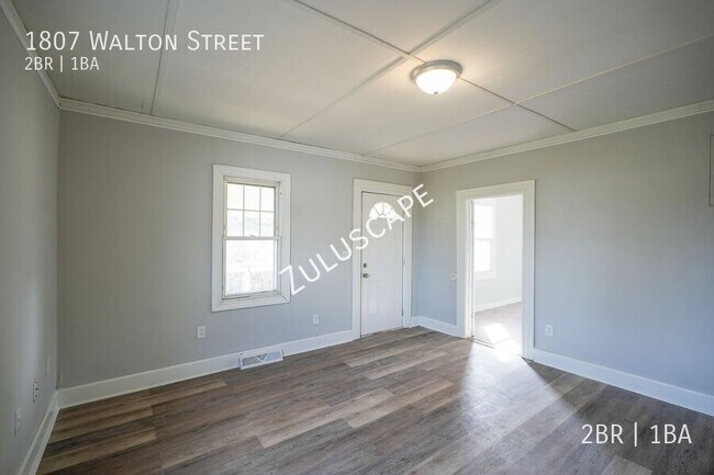 Photo - 1807 Walton St