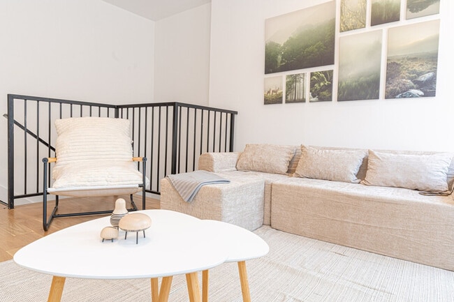 Photo - 251 Covert St. Unidad SI ID1515249P