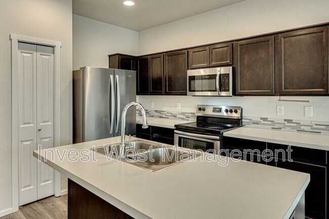 Photo - 1916 Robin Way