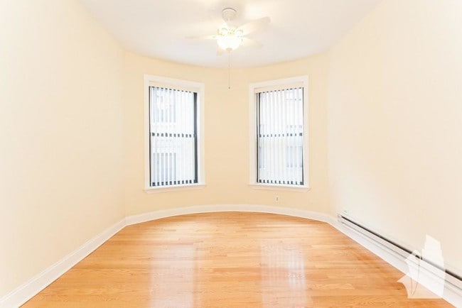 Building Photo - 1220 N Dearborn St Unit A2