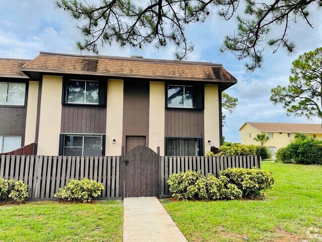 Building Photo - 2148 Sherwood Forest Blvd Rental