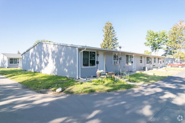 Photo - Lamplight Court Apartments
