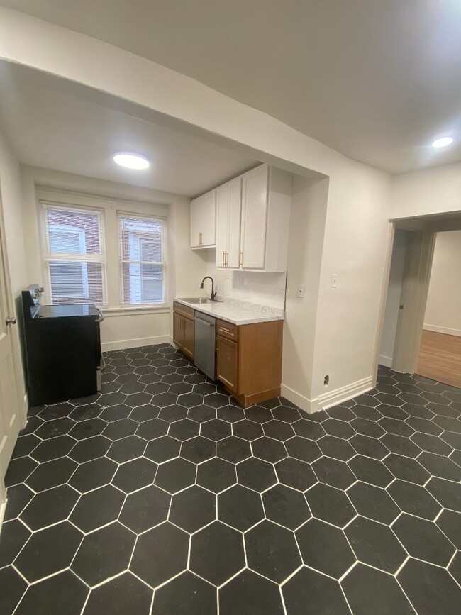 Building Photo - 4746 S Grand Blvd Unit 2S