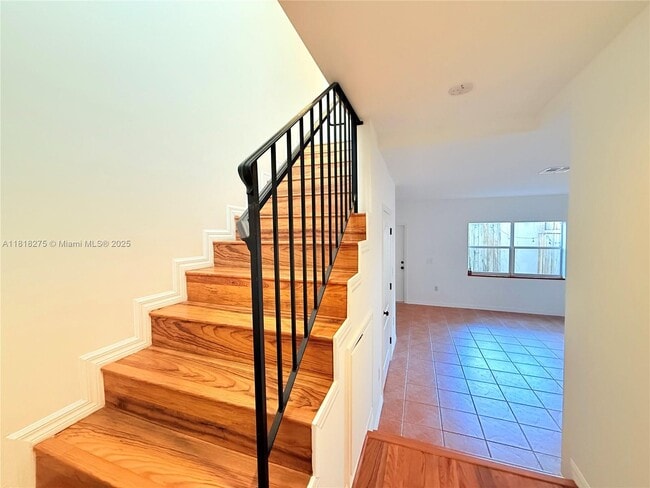 Building Photo - 3071 Center St Rental