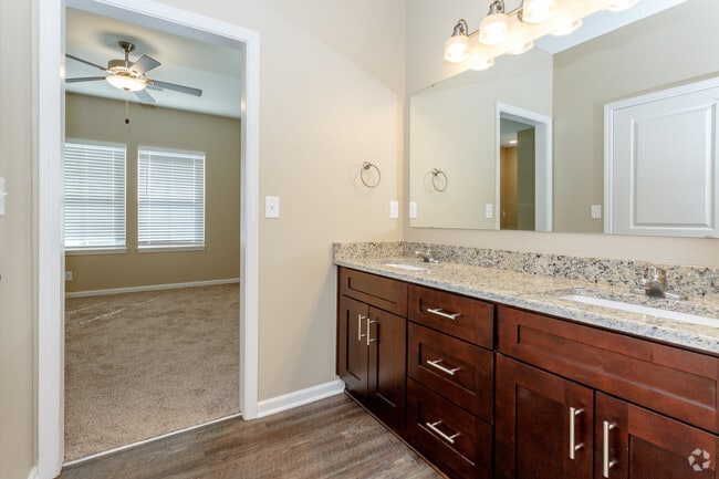 3BR, 2.5BA - 1382 SF
