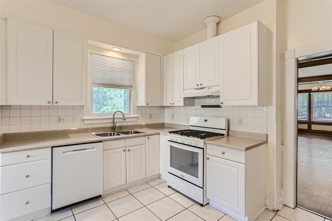 Photo - 1587 St Paul St