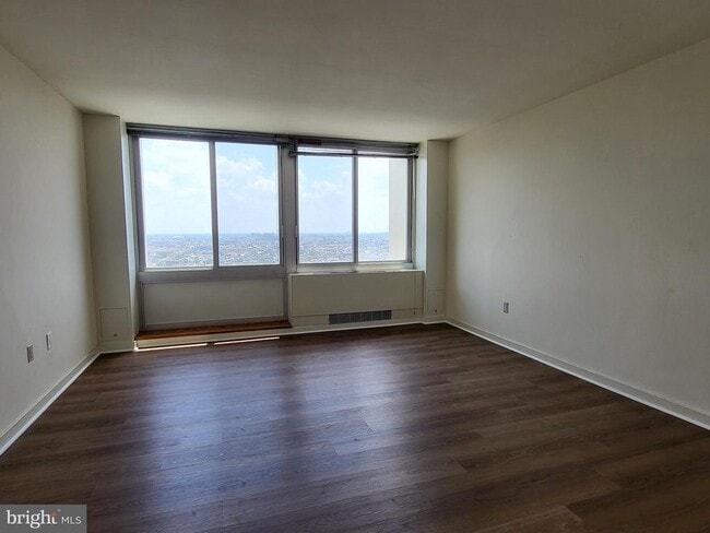 Building Photo - 604-36 S Washington Square Unit 1913 Rental