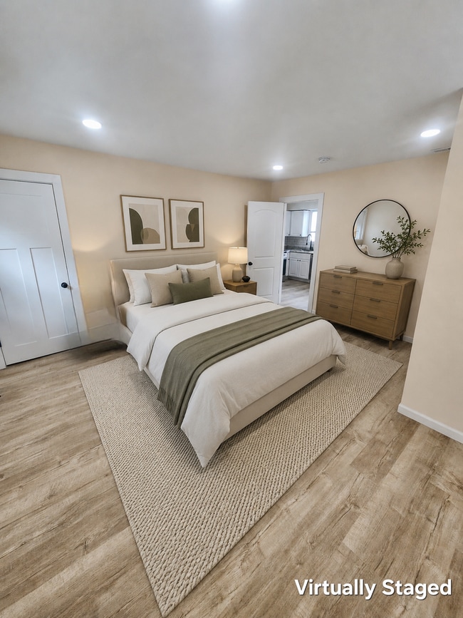 Photo - 3555 Lossing St