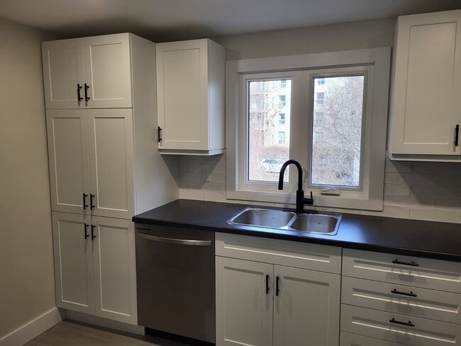 Photo - 18 Galley Av Unit 18