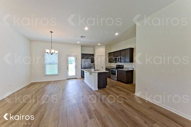 Photo - 113 Teddy Ln