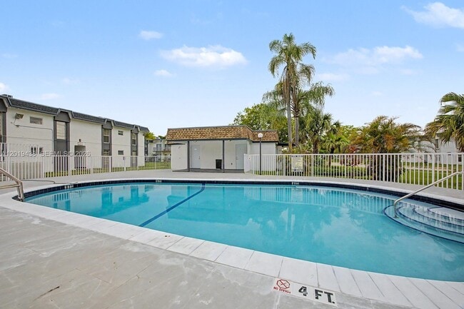 Building Photo - 7256 SW 94th Pl Unit A8