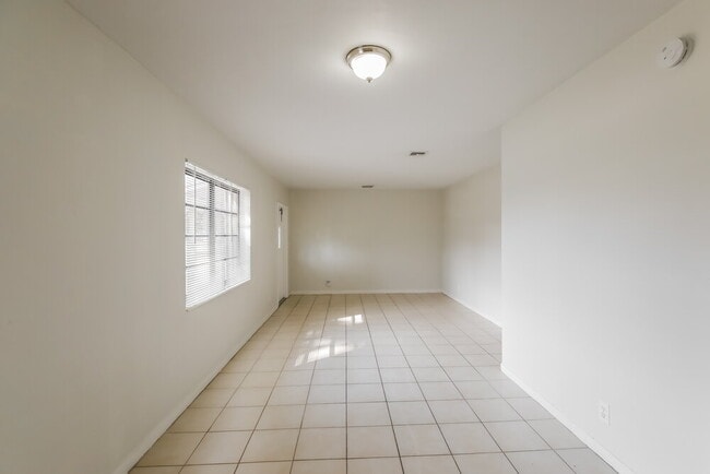 Photo - 820 Carolina Ave