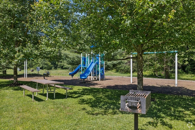 Área de picnic - Round Hill Apartments of Chevy Chase