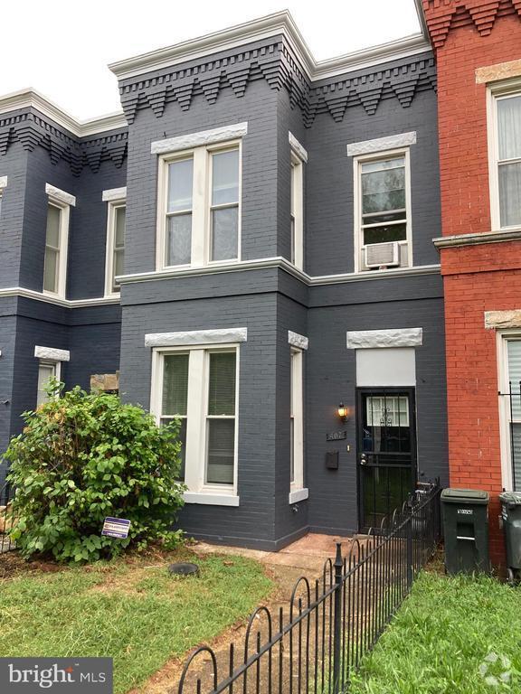 Building Photo - 407 12th St NE Rental