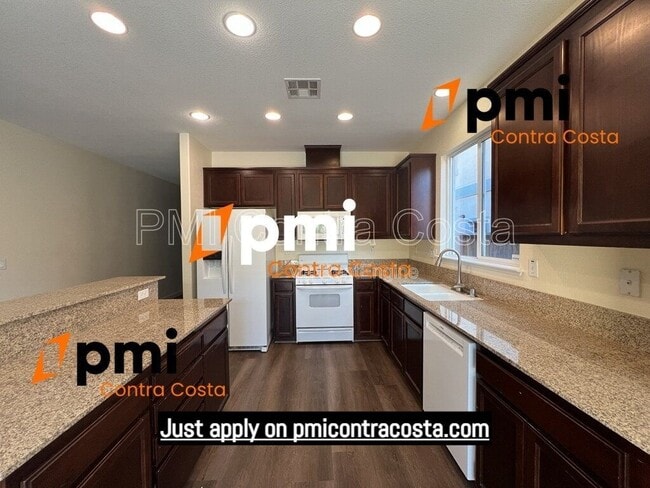 Photo - 2486 El Fresco Dr