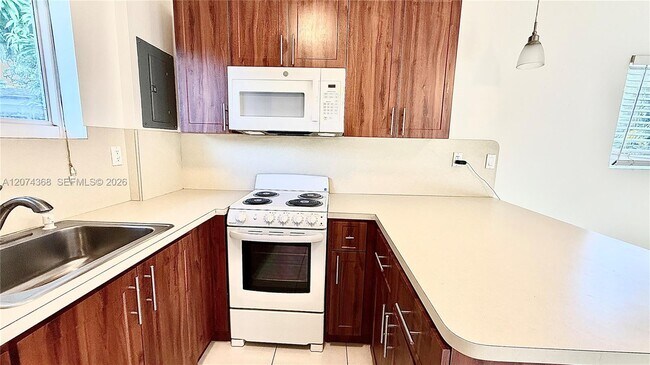 Photo - 19505 SW 128th Ave Unidad 1