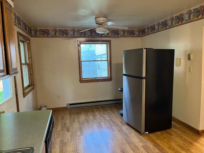 Photo - 56 Champlain St