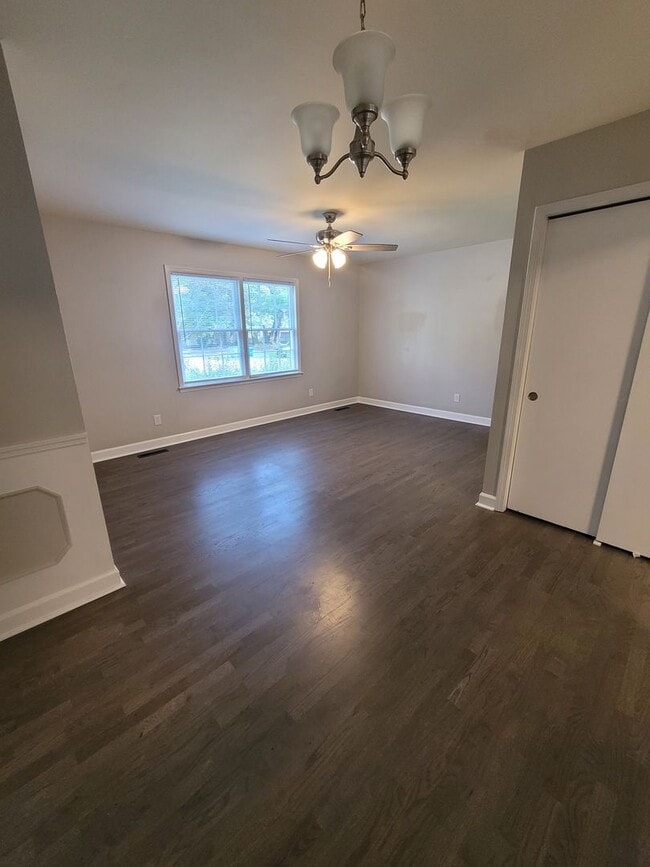 825 Montclair Dr