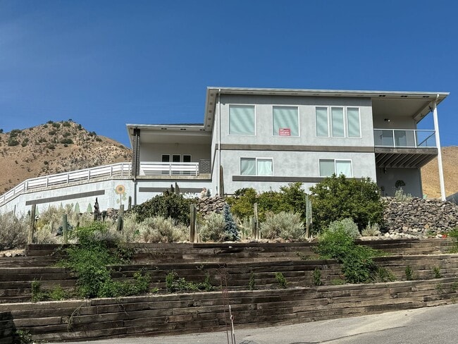Building Photo - Now renting 3 bedroom House