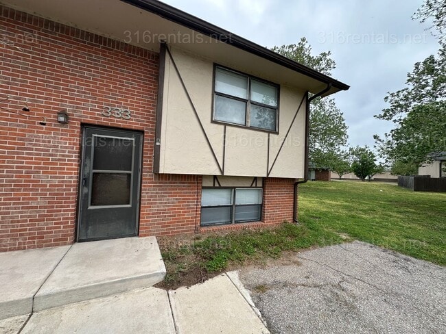 Building Photo - 333 E Marion Ct Unit 333 E Marion Ct