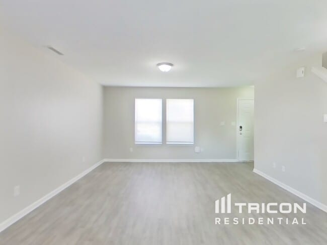 Photo - 2887 Beethoven Ave