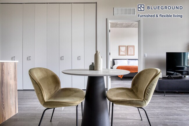 Photo - 150 N Ashland Ave Unidad FL3-ID1061