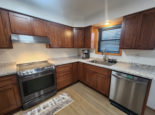 Photo - 1514 Sandlake Rd