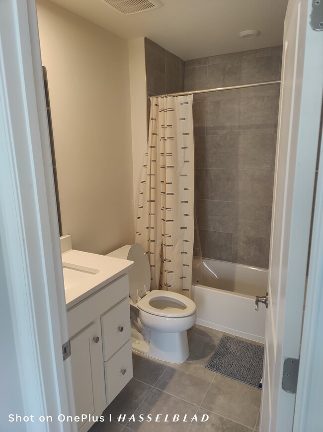 Photo - 3418 Chester Aly