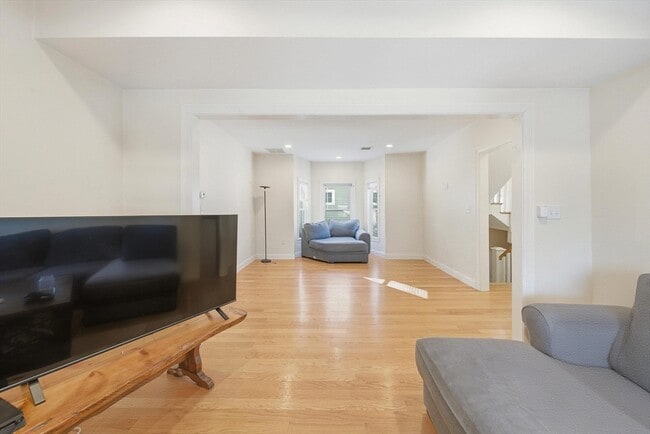 50 Carleton St Unidad n/a