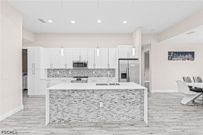 Photo - 4707 6th St W