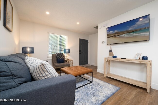 Photo - 620 6th Ave S