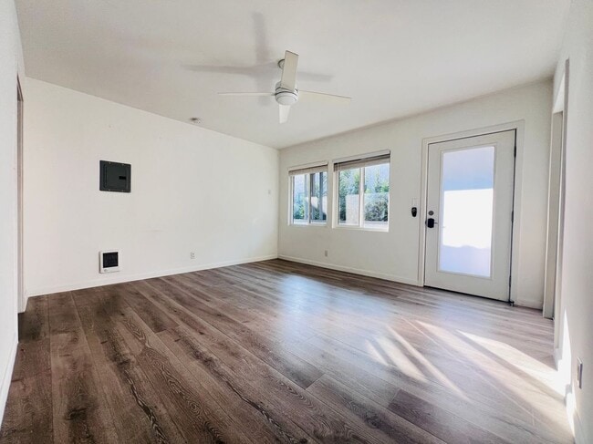 Photo - 5525 Harold Way