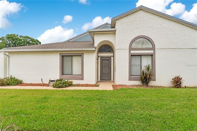 Photo - 112 Lakepointe Cir