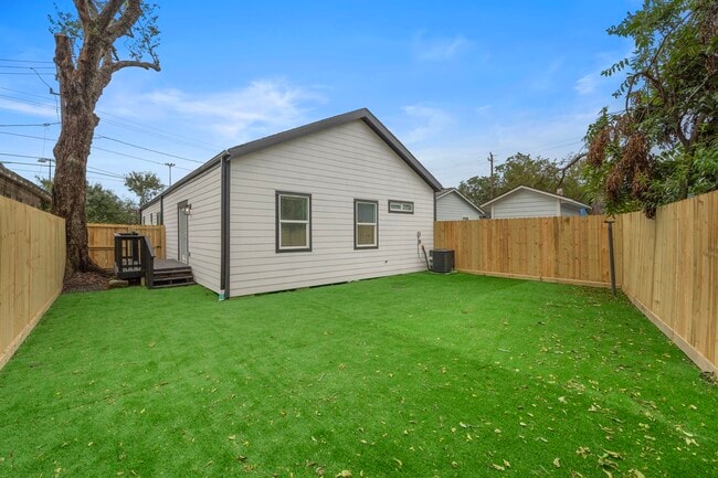 Photo - 5807 Texas St