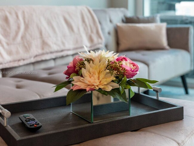 Photo - 321 NE 26th St Unidad 617