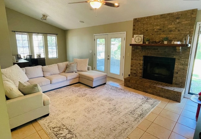 Photo - 240 SE Sandia Way