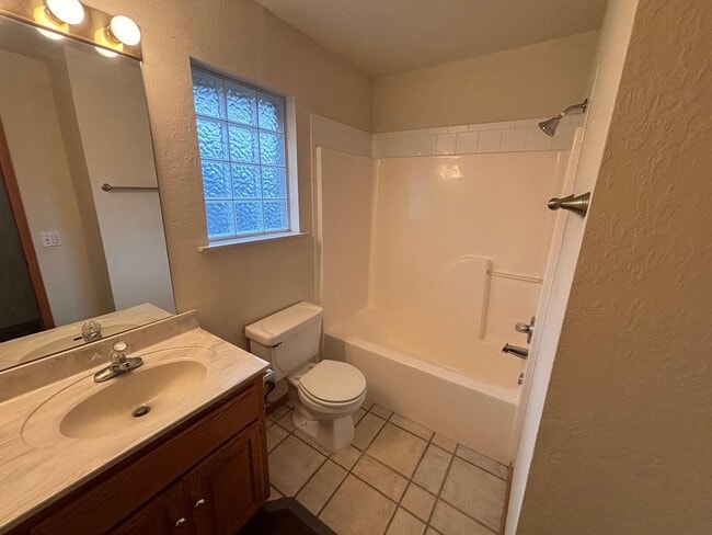 Photo - 2207 N Burdick St